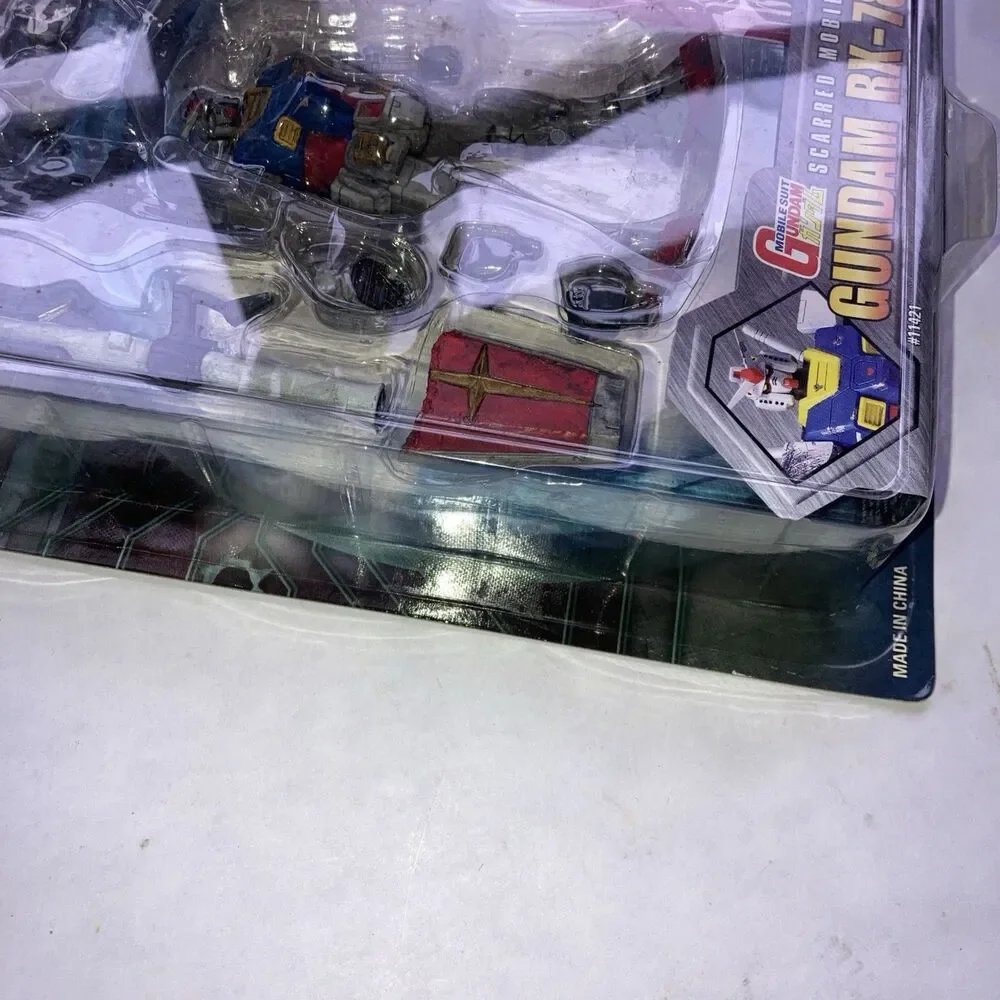 ​Vintage Bandai Gundam RX-78-2 Battle Scarred Action Figure - New Sealed